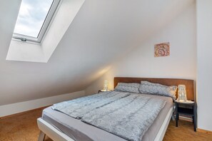 2 bedrooms, free WiFi, bed sheets - Apartment Rebberg 2 with Mountain View, Shared Terrace and Wi-Fi (Wolfach)