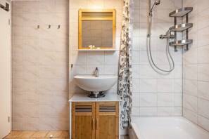 Een douche, handdoeken