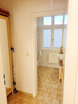 A bathroom with a window, a radiator, and a sink. - Holiday Apartment 'Schwalbennest' with Terrace & Wi-Fi (Buchholz Müritz)