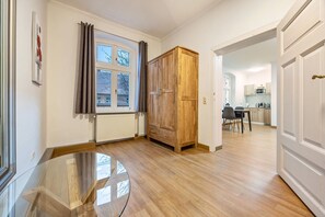 Interior - Holiday Apartment 'Storchenzimmer' with shared terrace and Wi-Fi (Buchholz Müritz)