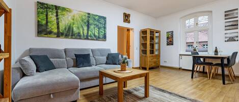 Téléviseur, table de ping-pong