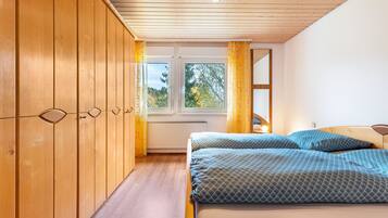 2 makuuhuonetta, silitysrauta/-lauta, ilmainen Wi-Fi, vuodevaatteet