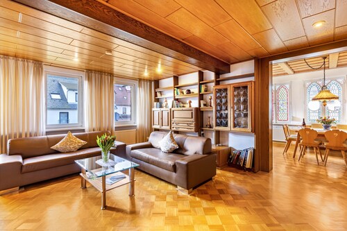Appartement 'Michelskäppele' met Uitzicht op de Bergen, Gedeeld Terras en WiFi