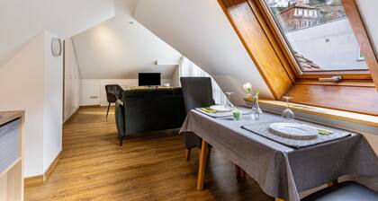 Appartement premium 'Hohenurach' avec vue sur la montagne, terrasse commune et Wi-Fi