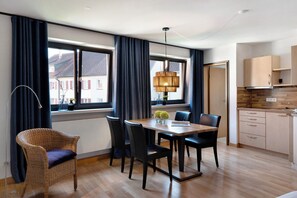 Dining - Modern Studio Apartment No. 21 in the City Center with Wi-Fi (Wangen im Allgäu)