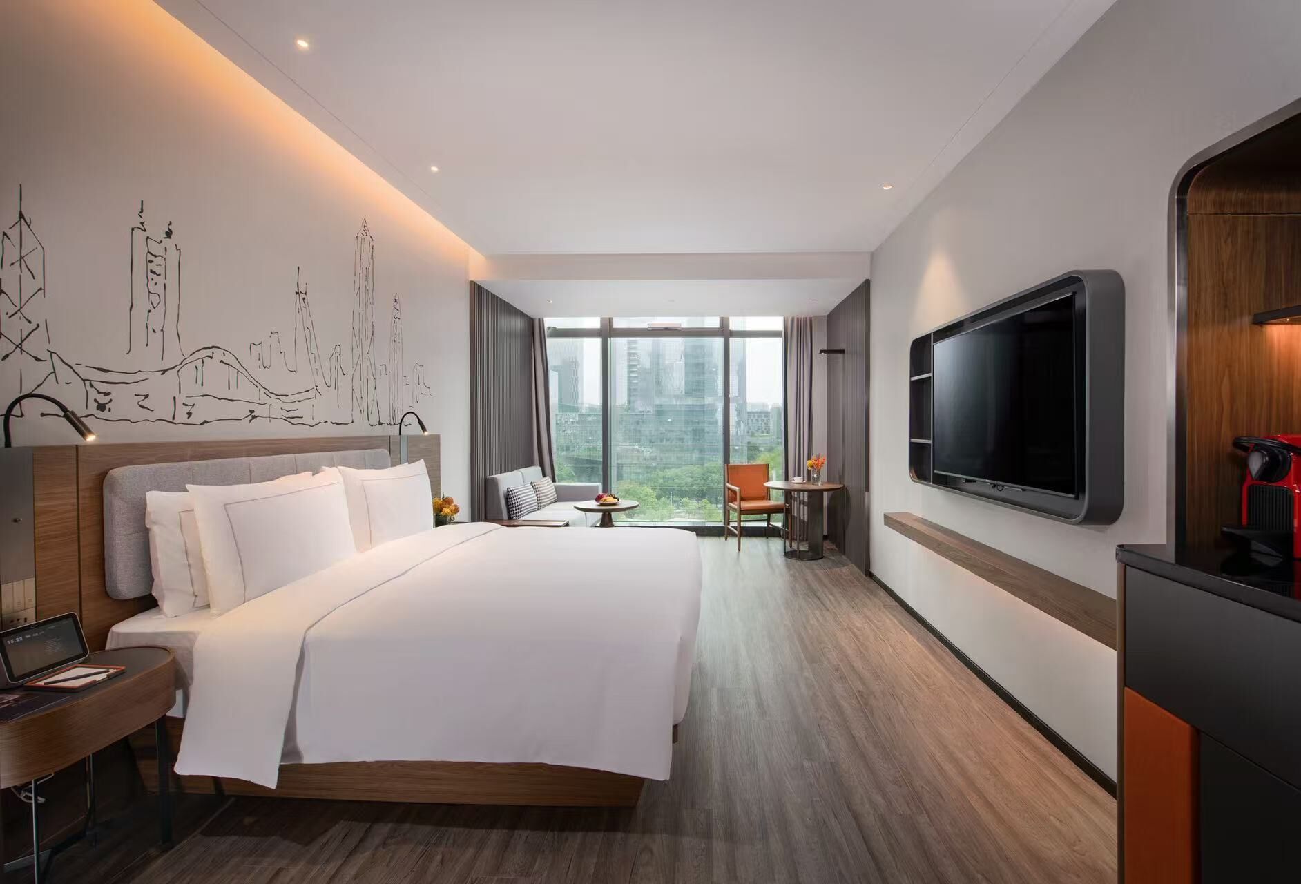 Business Room, 1 Queen Bed | Down comforters, in-room safe, blackout drapes, free WiFi