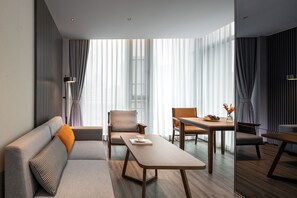 Executive Room, 1 Queen Bed | Down comforters, in-room safe, blackout drapes, free WiFi - UrCove by Hyatt Shenzhen Bay EcoTech Prk (Shenzhen)