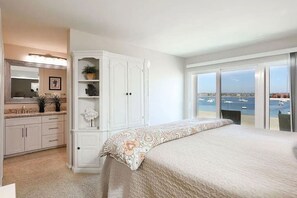 3 bedrooms, desk, iron/ironing board, travel crib