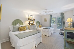 3 habitaciones, tabla de planchar con plancha, wifi y ropa de cama 