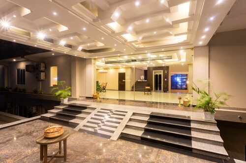 Hotel Mahamaya Crown