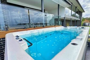 Outdoor spa tub - Peace in Paradise - Near Nelson Bay - Spa, views! (Tanilba Bay)