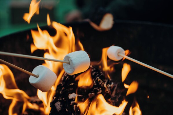 Marshmallows roasting over an open flame. - Couples Retreat: King Bed:Hot tub:Firepit:Projector & More (Fannin County)