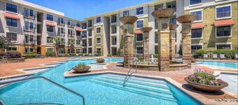 Frisco's mini Resort Stay

