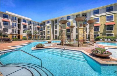 Frisco's mini Resort Stay

