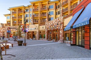 Point of interest - Canyons Village townhome with 2 fireplaces, 2 pools & hot tubs - walk to lifts (Park City)