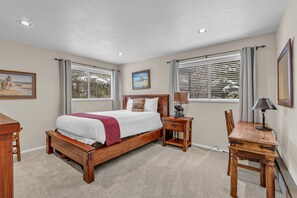 4 quartos, escrivaninha, ferros/tábuas de passar roupa, Wi-Fi