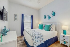 3 bedrooms, iron/ironing board, internet, bed sheets