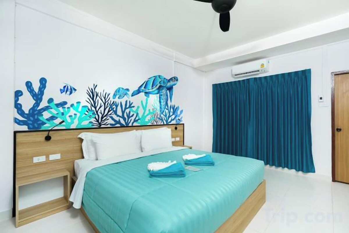 In-room safe, desk, laptop workspace, blackout drapes