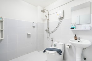 Shower, free toiletries, hair dryer, towels
