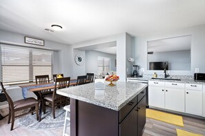 Dining - The Sunflower House Pet Friendly (Surprise)