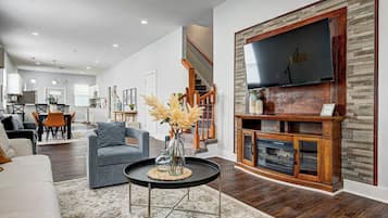 Smart TV, fireplace
