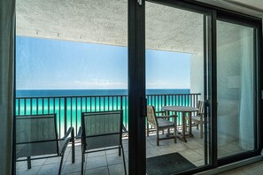 Outdoor dining - One Seagrove Place 1503 (Santa Rosa Beach)