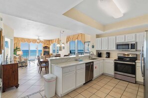 Fridge, microwave, oven, stovetop - Inn at Summerwind 305 (Navarre Beach)