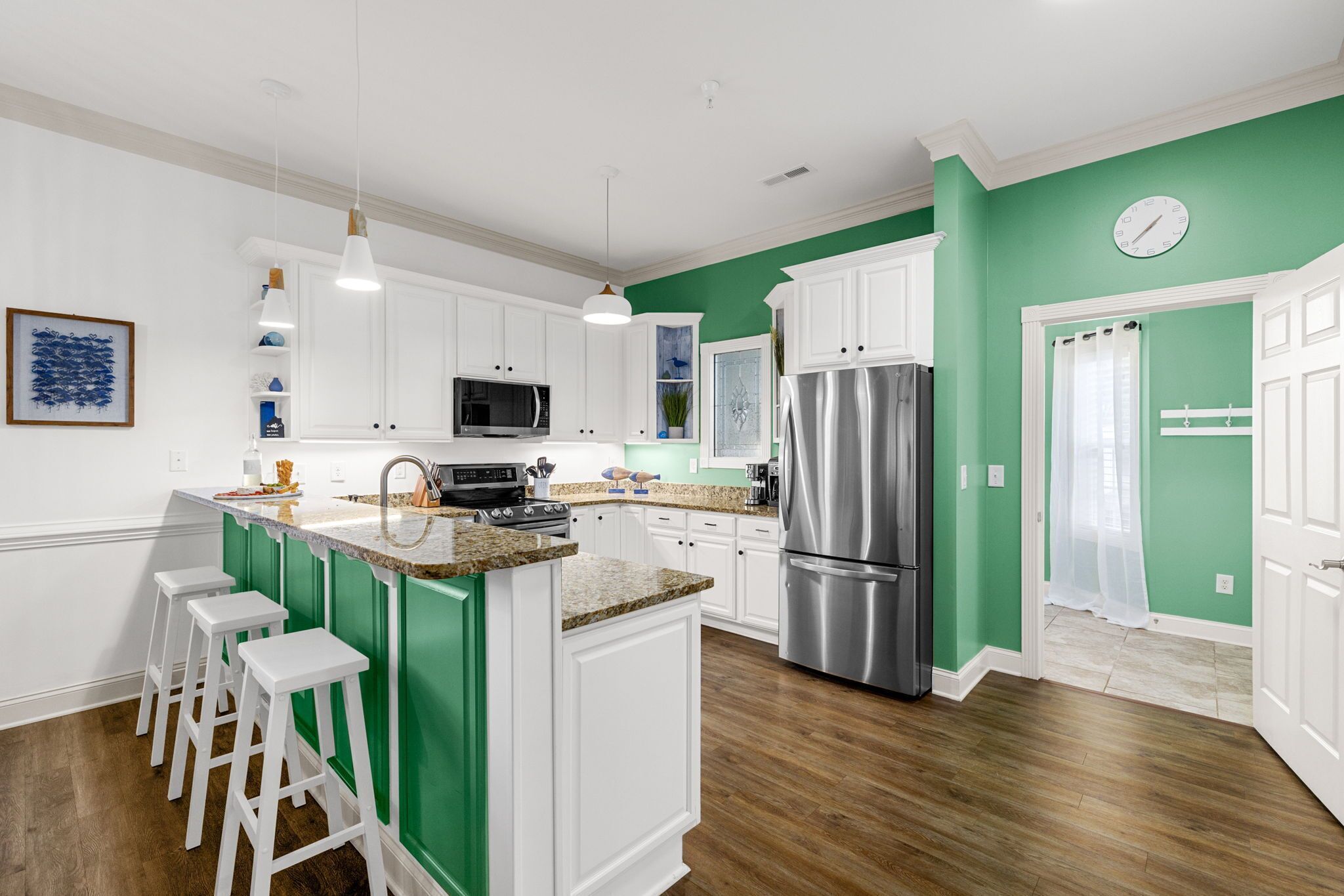 Geladeira, micro-ondas, fogão, cooktop