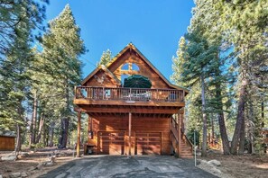Exterior - Truckee Adventure Cabin: Hot Tub, Pool Table, Pets (Truckee)