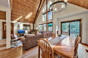 Interior - Private Hot Tub, Pool Table, Pet Friendly, Pools and other HOA Amenities, Serenity (Truckee)