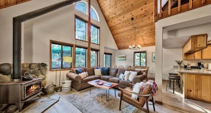 Private Hot Tub, Pool Table, Dog Friendly, Pools and other HOA Amenities