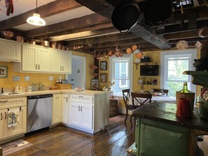 Private kitchen - Farm Historic House 1789 (Winsted)