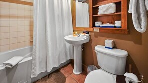 Baignoire, séchoir à cheveux, serviettes fournies