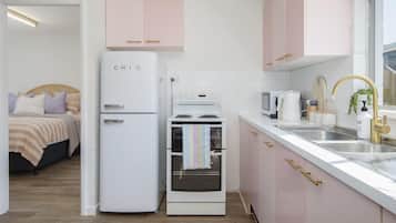 雪櫃、微波爐、焗爐、爐具