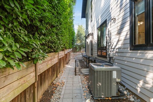 Perch - The Fern Suite: Brand New spacious 1BR Retreat with Two Beds