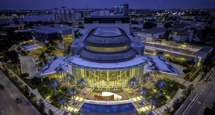 West Palm Beach Tropical Oasis-5 minutes from Downtown West Palm Beach Florida