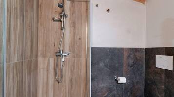 Apartment | Bilik Mandi | Tisu tandas