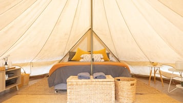 Standard Tent, 1 Queen Bed, Shared Bathroom | Bed sheets