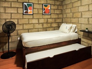 2 bedrooms, desk, iron/ironing board, free WiFi