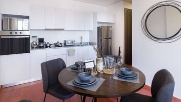 Fridge, microwave, oven, coffee/tea maker