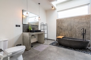 Separate bathtub and shower, rainfall showerhead, free toiletries