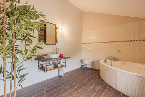En Champagne, Villa Condry Avec Piscine Intérieure Chauffée Toute L'année