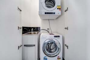 Interior - Chic 1-Bed with Stunning Lake View & Indoor Pool (Belconnen)