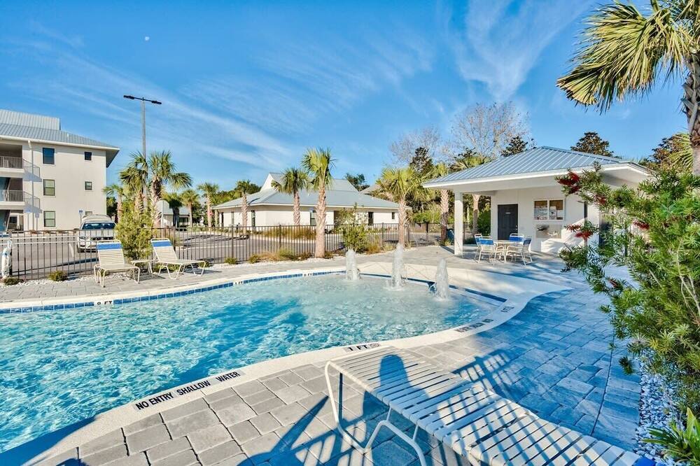 Walk to Beach! 4 Adult Bikes! Gulf Place! Salty Toes at Hidden Lakes on Blue Mou