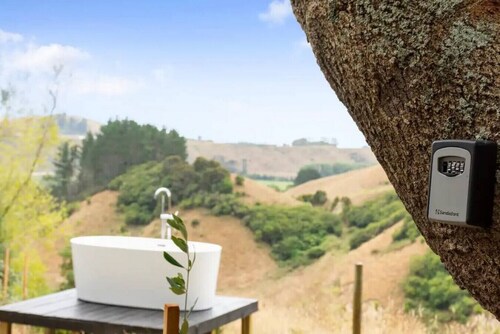 Tiny House -Farm- · Rural Couples Retreat