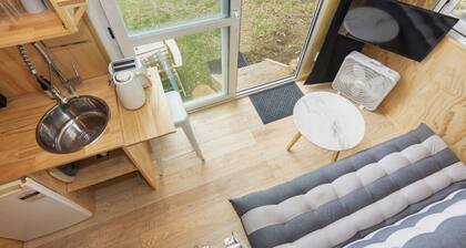 Tiny House -Farm- · Rural Couples Retreat