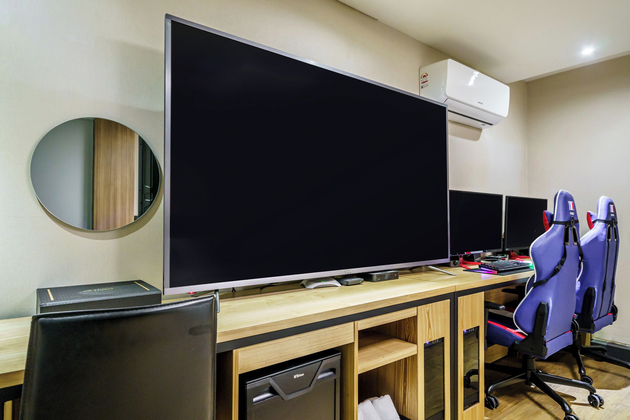 Premium Room, 1 Queen Bed, Non Smoking, City View | Soundproofing, free WiFi