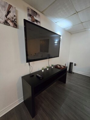 Interior - Spacious, Pet Friendly Basement Apartment  (Milton)