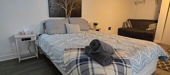 Spacious, Pet Friendly Basement Apartment 