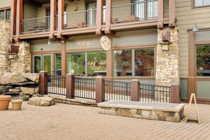 Exterior detail - Luxurious 3 Bedroom in Aspen - Family Friendly Resort On The Slopes! (Aspen)